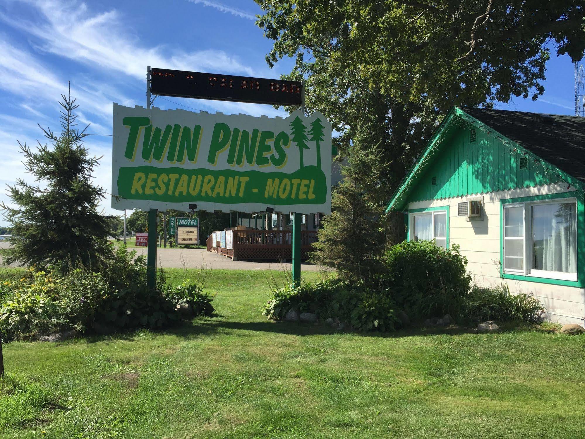 Twin Pines Resort Garrison ภายนอก รูปภาพ